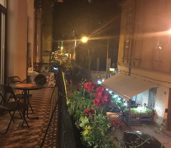 Virmenska Apartment *